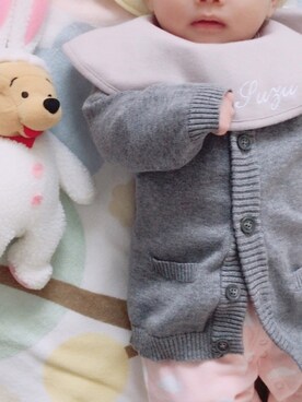 「アイテム（スタイ/よだれかけ、グレー系）」を使った、スーさん（キッズ・60cm）の冬コーディネート