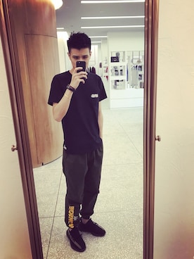 「OFF-WHITE」｜「アイテム（スラックス）」を使った、Keyronさん（メンズ・183cm）の秋コーディネート