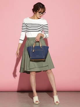 「Samantha Thavasa（サマンサタバサ）のアイテム（ハンドバッグ、ブルー系）」を使った、サマンサタバサ スタッフさん（レディース・160cm）の春コーディネート