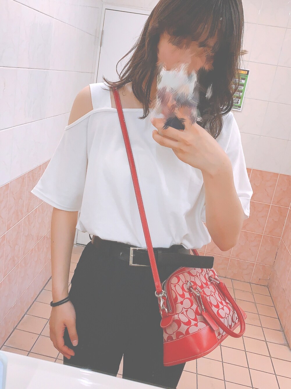 「休日スタイル、シンプル、セミフレアパンツ」｜「GUのアイテム（パンツ、ブラック系）」を使った、nagitapiさん（レディース・168cm）の秋コーディネートの1枚目の写真