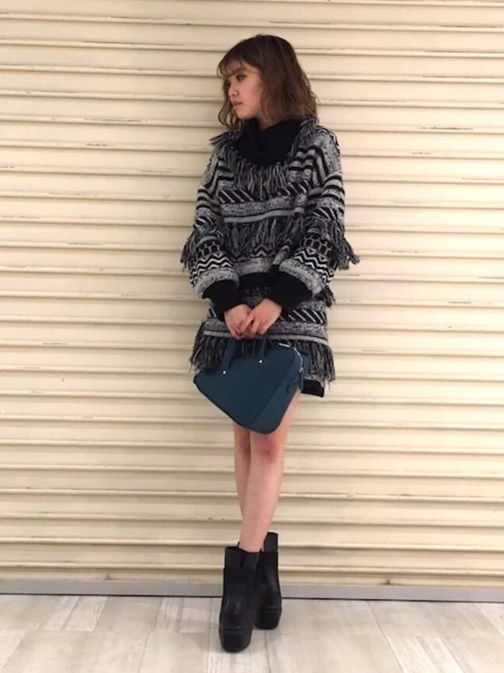 「セットアップ、A/W、barak、ミックスフリンジプルオーバー、ミックスフリンジスカート」｜「BARAKのMIXフリンジプルオーバー（ニット/セーター、ブラック系）」を使った、BARAKさん（レディース・159cm）の冬コーディネートの1枚目の写真