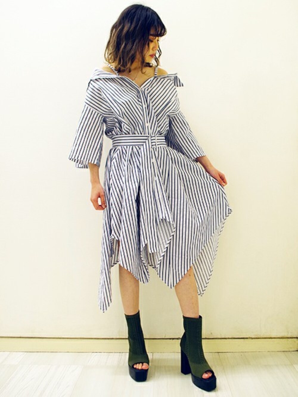 「シャツワンピース、シャツワンピ、barak、バラク、カジュアルワンピ」｜「BARAKの2WAYアシメロングワンピース（シャツワンピース、その他）」を使った、BARAKさん（レディース・159cm）の春コーディネートの1枚目の写真