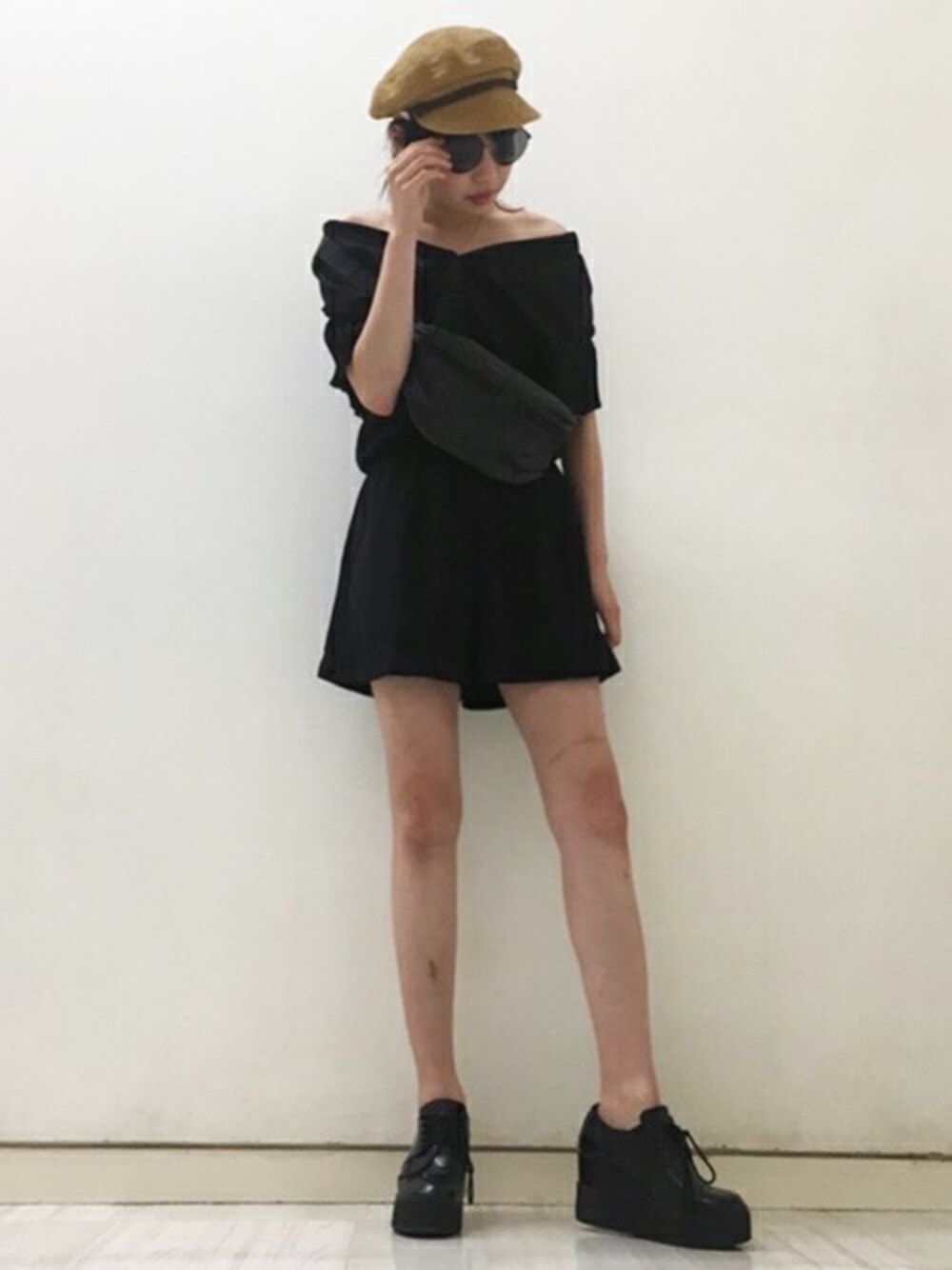 「カジュアル、ブラック、ブラックコーデ、コンビネゾン、barak」｜「BARAKの2WAYプリーツコンビネゾン（サロペット/オーバーオール、ブラック系）」を使った、BARAKさん（レディース・159cm）の夏コーディネートの1枚目の写真