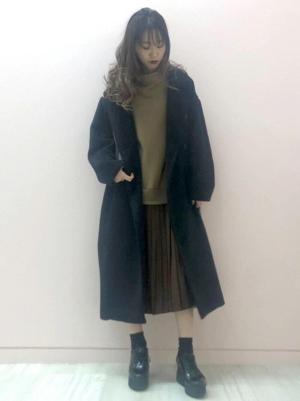 「コート、ワンピース、セットアップ、ロングコート、２ＷＡＹ、フェイクムートン、ムートンコート、プリーツ、ロングワンピース、barak」｜「BARAKのフーディロングムートンコート（ムートンコート、ブラック系）」を使った、BARAKさん（レディース・168cm）の冬コーディネートの1枚目の写真