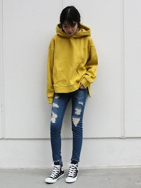 「アイテム（パーカー、イエロー系）」を使った、BARAKさん（レディース・160cm）の冬コーディネート