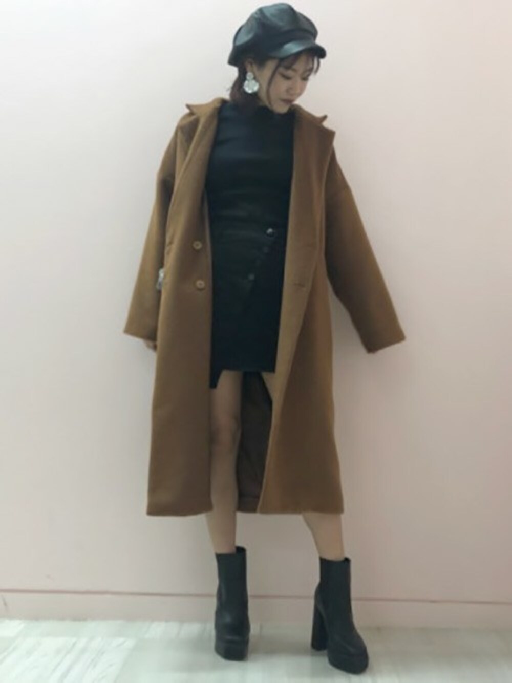 「コート、ビッグシルエット、チェスターコート、アシンメトリー、ミニスカート、ロングコート、サイドゴアブーツ、厚底シューズ、barak、バラク」｜「BARAKのダブルコート（チェスターコート、イエロー系）」を使った、BARAKさん（レディース・161cm）の冬コーディネートの1枚目の写真