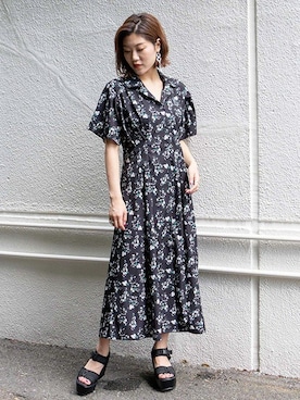 「小花柄ワンピース」｜「アイテム（サンダル）」を使った、BARAKさん（レディース・160cm）の夏コーディネート