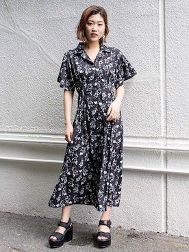 「小花柄ワンピース」｜「アイテム（サンダル）」を使った、BARAKさん（レディース・160cm）の夏コーディネート