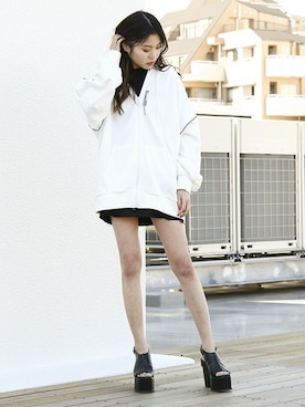 「アイテム（パーカー、ホワイト系）」を使った、BARAKさん（レディース・160cm）の春コーディネート