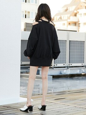 「オープンショルダー」｜「アイテム（スウェット）」を使った、BARAKさん（レディース・160cm）の春コーディネート
