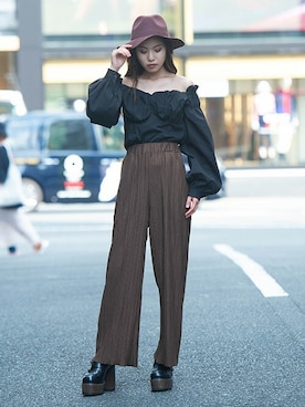 「リラックスパンツ」｜「アイテム（帽子）」を使った、BARAKさん（レディース・160cm）の秋コーディネート