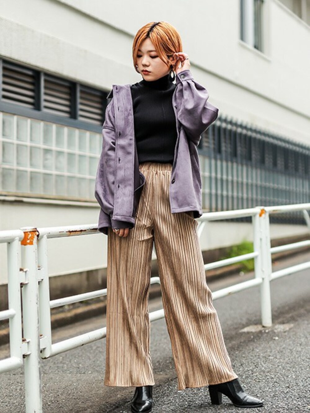 「カジュアル、スエード、大人カジュアル、CPOジャケット、ワイドパンツ、シャツジャケット、リブニット、プリーツパンツ、barak、秋冬コーデ」｜「BARAKの【ZOZOTOWN限定】スウェードタッチCPOシャツジャケット（その他アウター、パープル系）」を使った、BARAKさん（レディース・162cm）の秋コーディネートの1枚目の写真