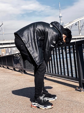 「BALENCIAGA」｜「アイテム（マウンテンパーカー）」を使った、關先生さん（メンズ・179cm）の冬コーディネート