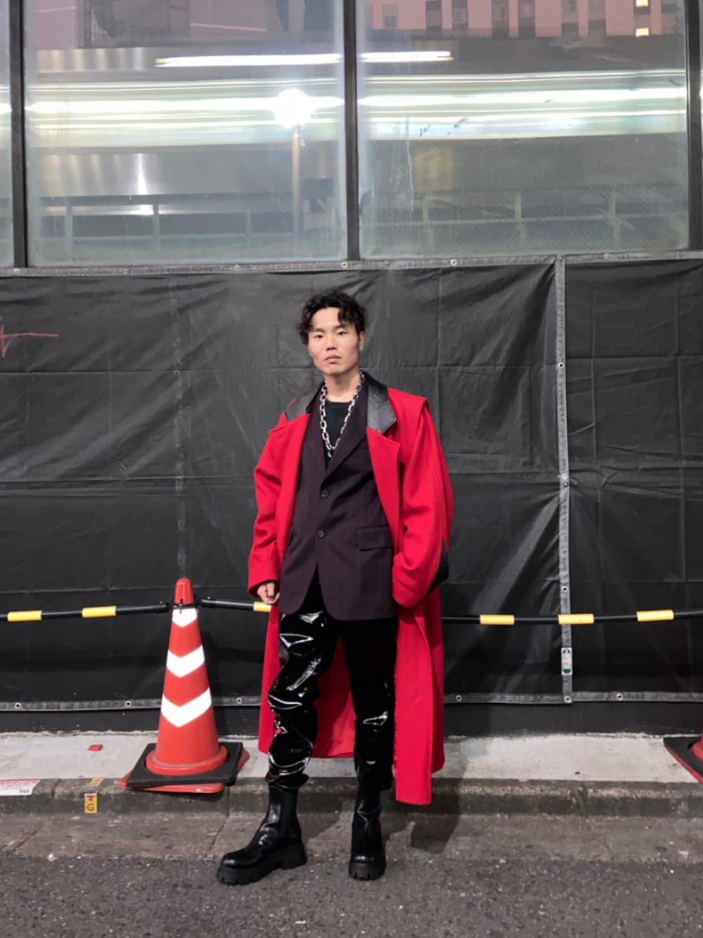 「おしゃれさんと繋がりたい、年末WEAR感謝祭、冬アウター、今日のコーデ、大人コーデ、モード、PRADA、古着」｜「PRADAのアイテム（テーラードジャケット、パープル系）」を使った、ryumaruさん（メンズ・165cm）の冬コーディネートの1枚目の写真