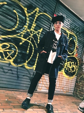 「アイテム（サングラス、ブルー系）」を使った、クワモトユウさん（メンズ・167cm）の秋コーディネート