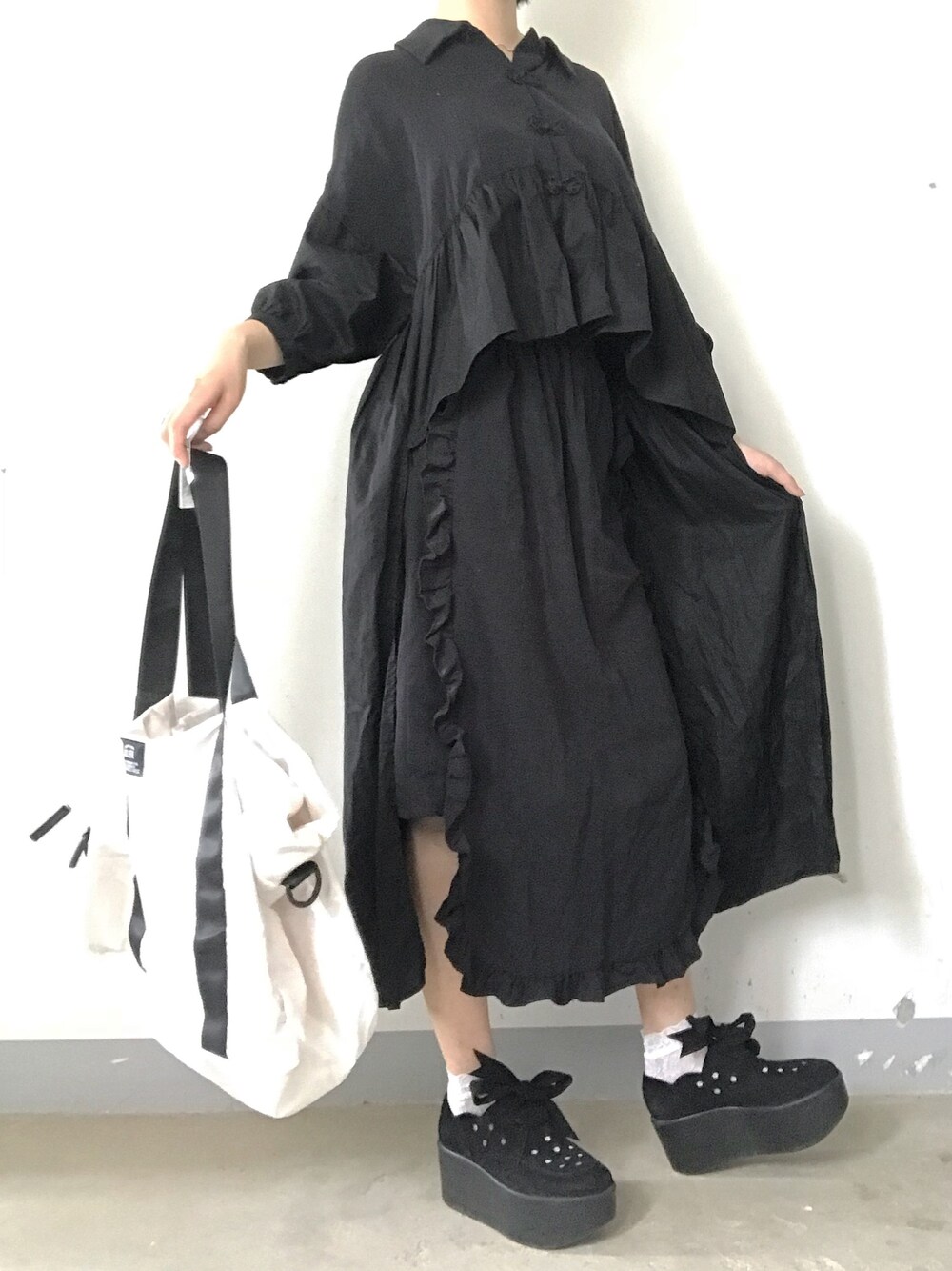 「merry jennyのBackﾛﾝｸﾞｼｬﾂ（シャツ/ブラウス、ブラック系）」を使った、ingoringさん（レディース・165cm）の夏コーディネートの1枚目の写真