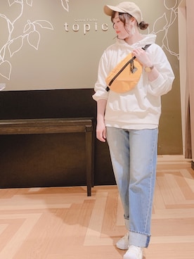 「earth music&ecology（アースミュージックアンドエコロジー）のアイテム（デニムパンツ）」を使った、こながたさん（レディース・158cm）の春コーディネート