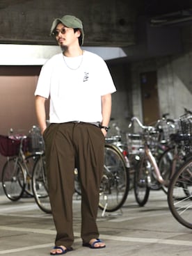 「OLIVER PEOPLES」｜「アイテム（スラックス）」を使った、m.fujiiさん（メンズ・181cm）の夏コーディネート