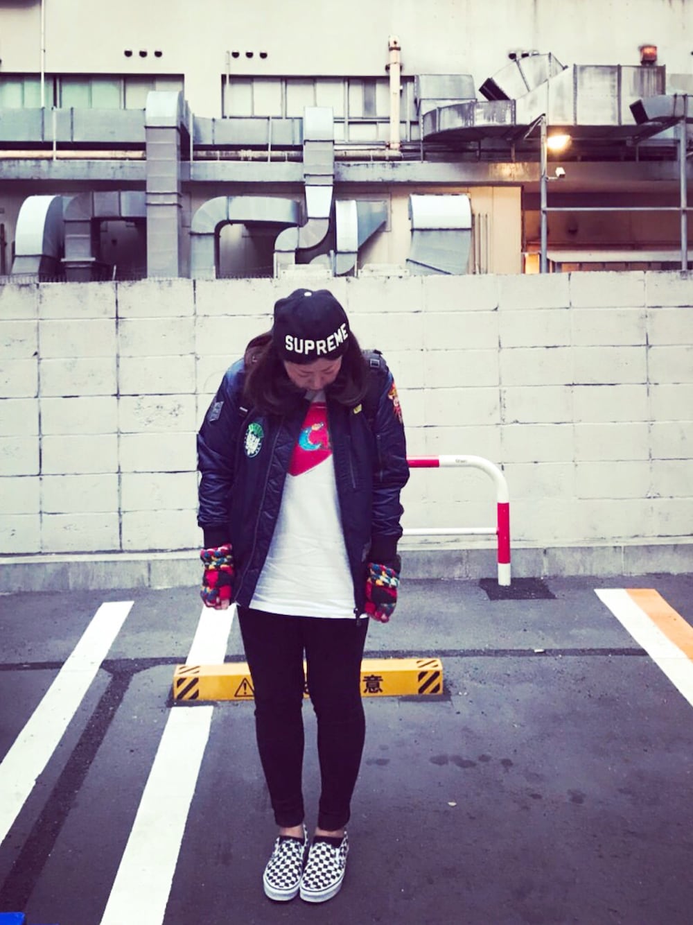 「STUSSYのアイテム（MA-1、ブルー系）」を使った、TAHNAさん（レディース・163cm）の冬コーディネートの1枚目の写真