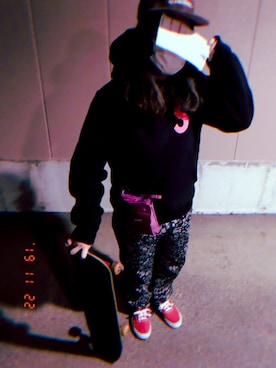 「UNDEFEATED （アンディフィーテッド）のアイテム（キャップ）」を使った、TAHNAさん（レディース・162cm）の秋コーディネート