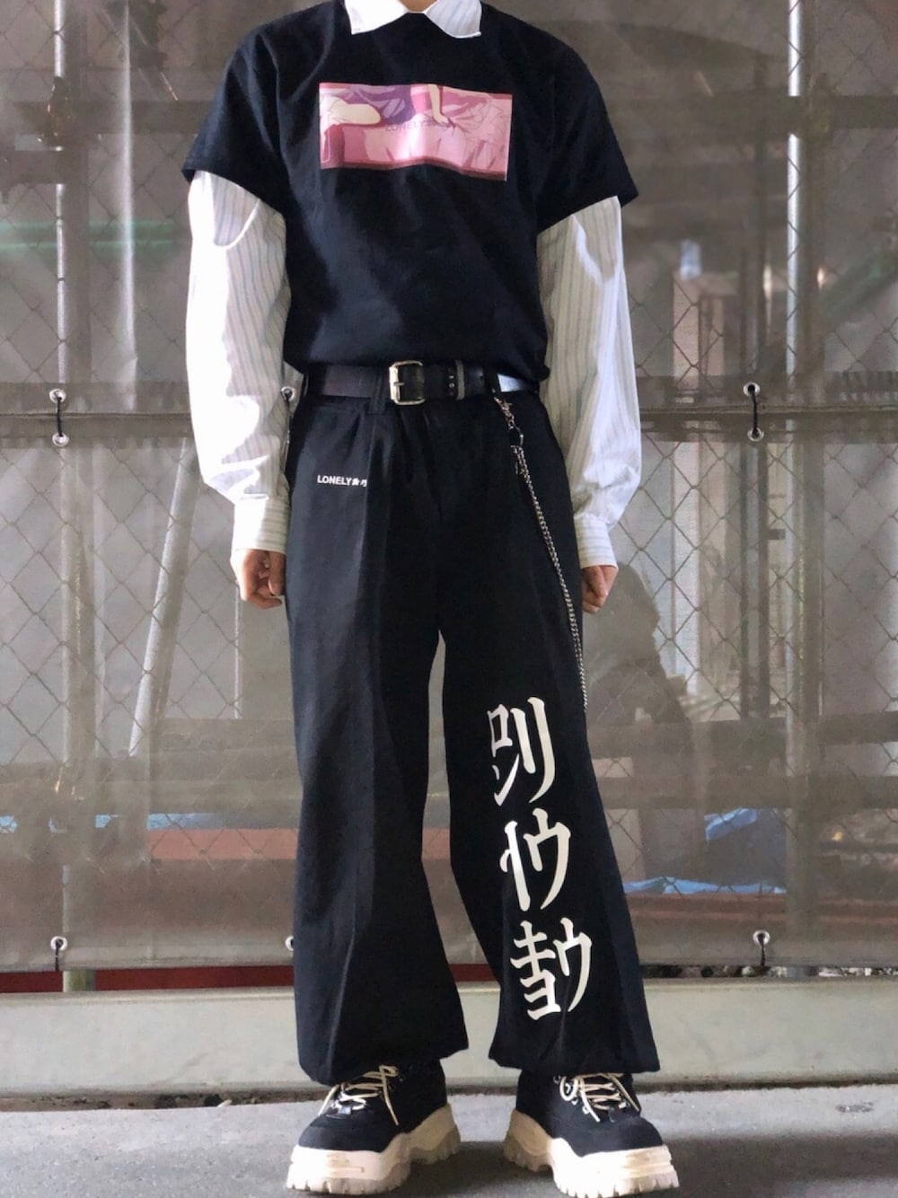 「ストリート服が好き、秋コーデ、カジュアルコーデ、おしゃれさんと繋がりたい、ブラック、ビッグシルエット、高校生、論理、論理tokyo」｜「LONELY/論理のアイテム（トップス、ブラック系）」を使った、kk.sakanaさん（メンズ・172cm）の秋コーディネートの1枚目の写真