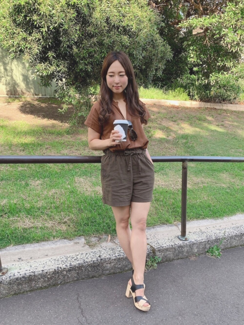 「shirts、UNIQLO、shortpants、Gorman、summer、Dayoff」｜「world online selectのアイテム（シャツ/ブラウス、ブラウン系）」を使った、𝒩𝑒𝓀𝑜さん（レディース・145cm）の冬コーディネートの1枚目の写真