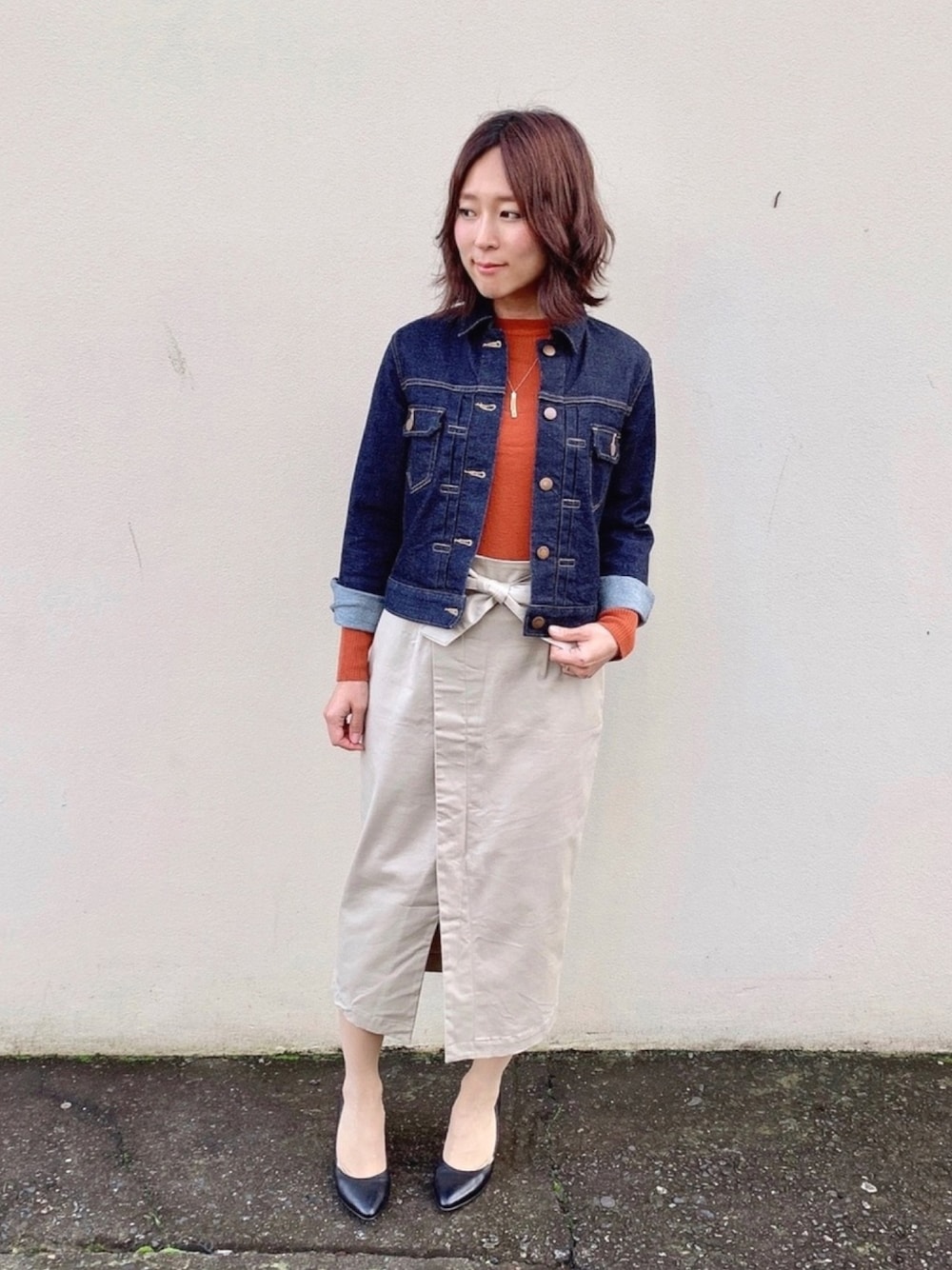 「MUJI、portmans、ECCO、pumps、denim jacket、pencilskirts」｜「無印良品のアイテム（デニムジャケット、ブルー系）」を使った、𝒩𝑒𝓀𝑜さん（レディース・145cm）の春コーディネートの1枚目の写真