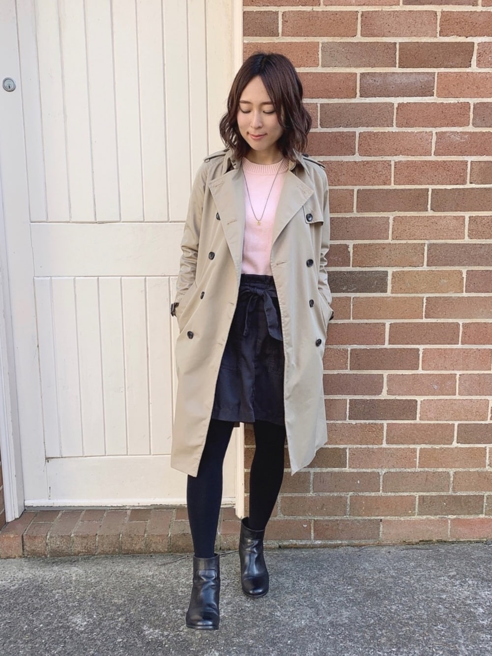 「perle peche、H&M、CORSO ROMA、pink、trench coat、boots」｜「portmansのアイテム（ニット/セーター、ピンク系）」を使った、𝒩𝑒𝓀𝑜さん（レディース・145cm）の春コーディネートの1枚目の写真
