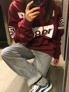 Stussy レッド パーカーとスウェットパンツ セット Stussy レッド パーカーとスウェットパンツ セット