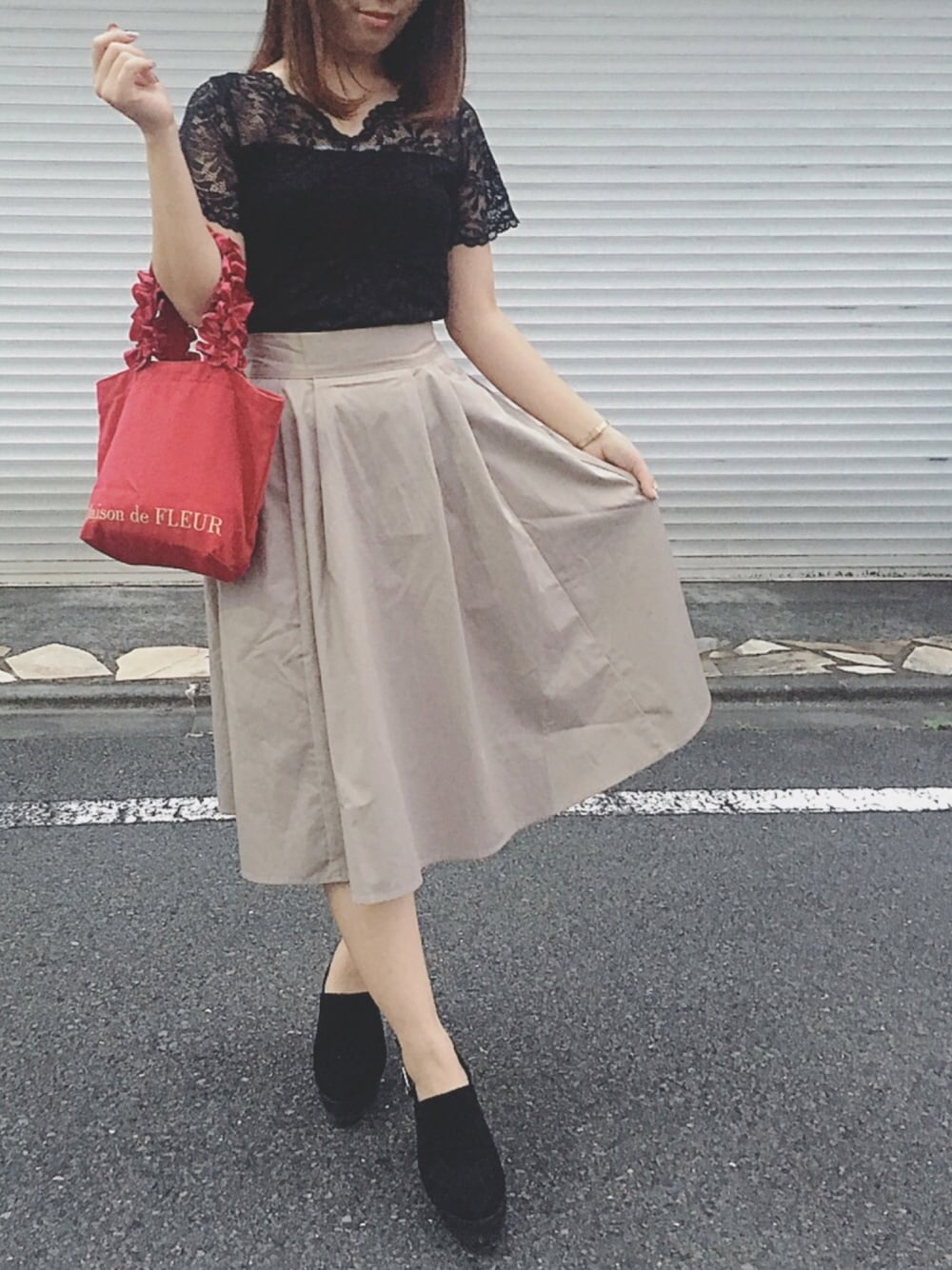 「スカート、秋のコーデ、きれいめカジュアル、休日スタイル、低身長、ママコーデ、オトナカジュアル、ootd、maisondefleur」｜「earth music&ecologyのスキスカミディスカート（スカート、ベージュ系）」を使った、Naho♡さん（レディース・150cm）の秋コーディネートの1枚目の写真