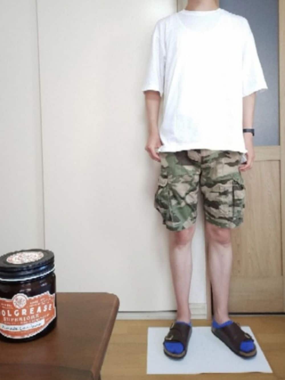 「今日のコーデ、夏だ！Tシャツ着よう！、いいね、save、フォローお願いします🤑、お洒落さんとつながりたい、夏、カジュアルコーデ、サンダル、迷彩パンツ、オーバーサイズ、カーゴパンツ」｜「クールグリース スペリオーレ チャンダナのアイテム（ヘアスタイリング/ヘアワックス、ホワイト系）」を使った、球さん（メンズ・181cm）の夏コーディネートの1枚目の写真
