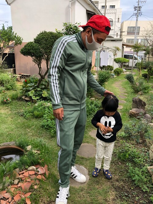 さておき トランスミッション オートマトン アディダス ジャージ グリーン コーデ Fultonwoodworks Com