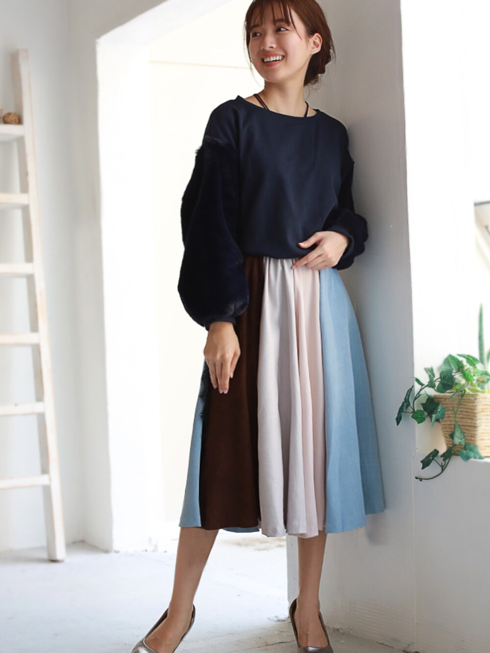 「フレアスカート、スカート、レース、大人カジュアル、カラーブロック、リアルキューブ(REAL CUBE)、REALCUBE、リアルキューブ、2017AW」｜「REAL CUBEのREAL CUBE カラーブロックスカート（スカート、ブルー系）」を使った、REALCUBEさん（レディース・154cm）の夏コーディネートの1枚目の写真