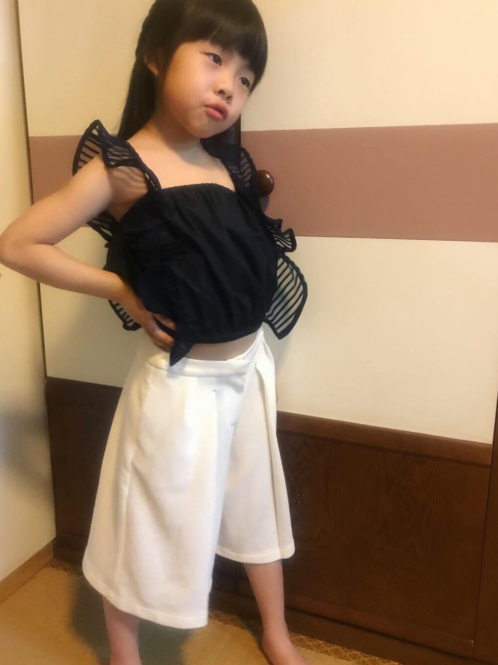 「onceのアイテム（キャミソール、ブラック系）」を使った、Shinyu Houさん（キッズ・120cm）の春コーディネートの1枚目の写真