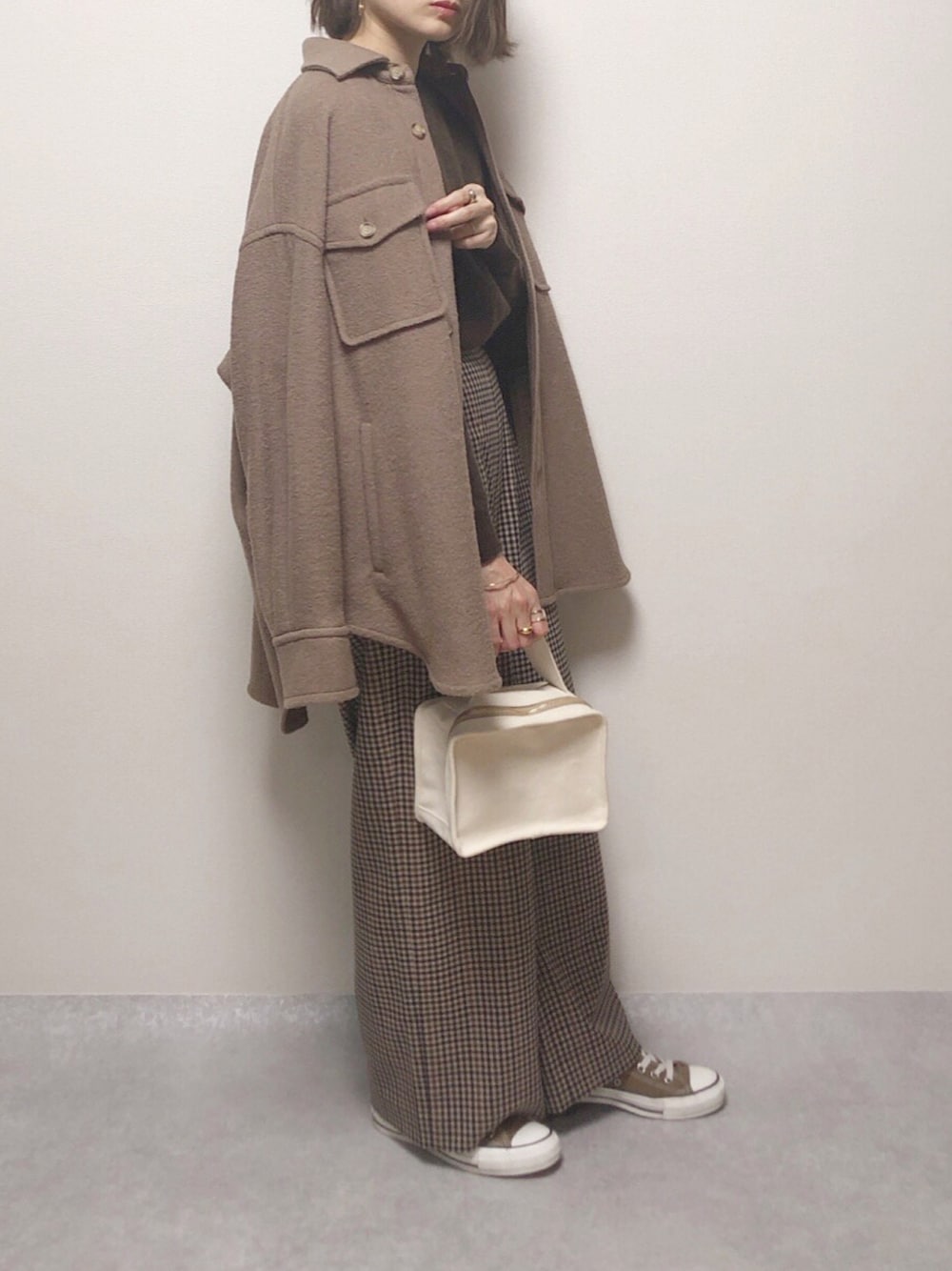 「冬アウター着回しチャレンジ、大人カジュアル、カジュアル、今日のコーデ、ootd、オトナ女子、ゆるコーデ、ブラウン、メンズライク、コンバース」｜「JOURNAL STANDARDのブークレ CPO シャツブルゾン◆（ブルゾン、ベージュ系）」を使った、shiiさん（レディース・159cm）の冬コーディネートの1枚目の写真