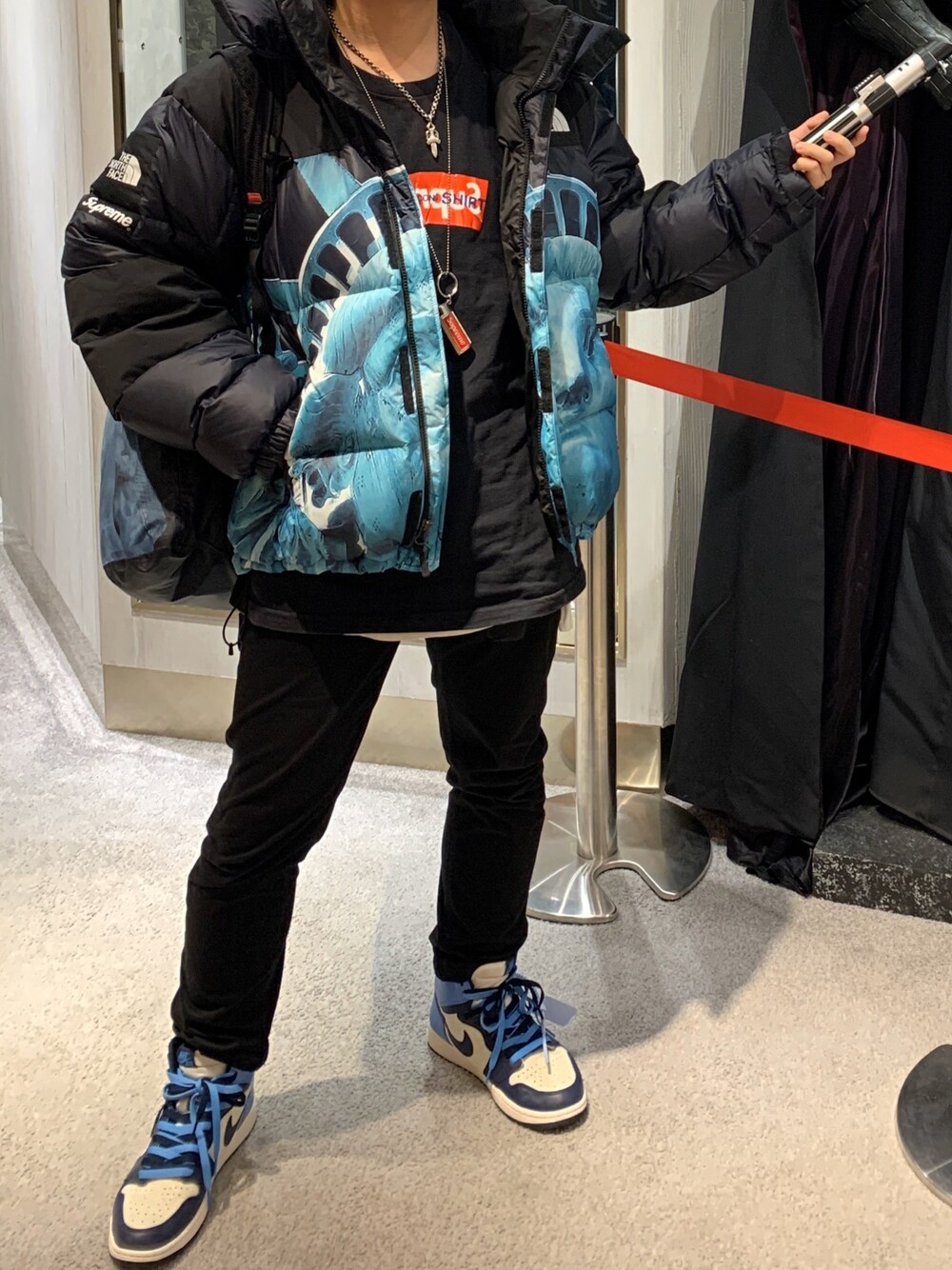 「冬コーデ、street、ストリート、supreme、THE NORTH FACE、COMME des GARCONS、Chrome Hearts、ootd、outfit、streetstyle」｜「NIKEのアイテム（スニーカー、ブルー系）」を使った、B.Bambiさん（メンズ・164cm）の冬コーディネートの1枚目の写真