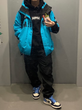 「blue」｜「アイテム（マウンテンパーカー）」を使った、B.Bambiさん（メンズ・164cm）の冬コーディネート