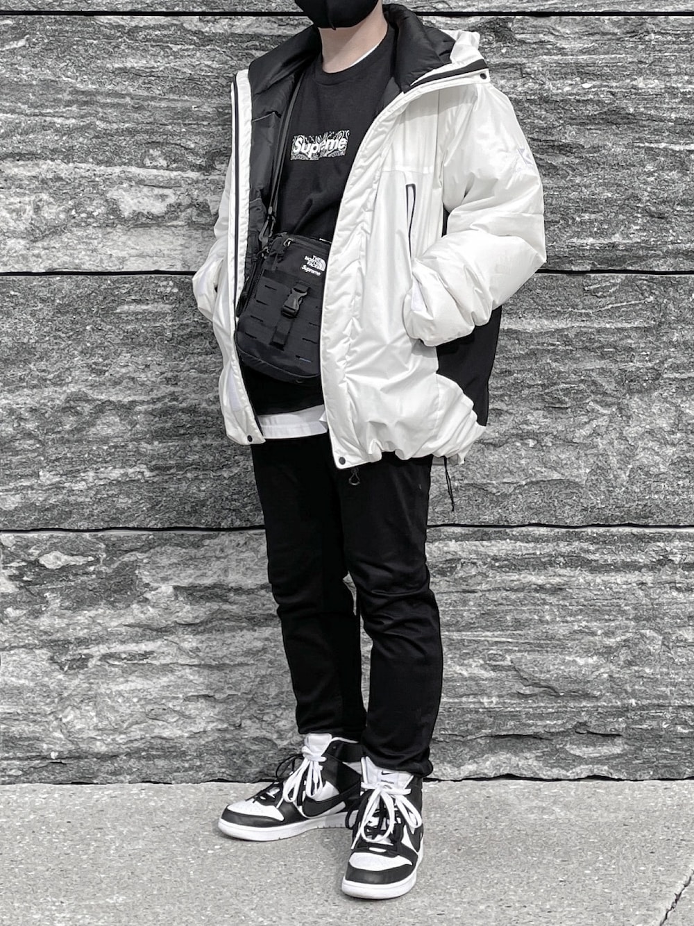 「今日のコーデ、ootd、冬コーデ、ブラック、ホワイト、supreme、AMBUSH、karrimor、street、ストリート」｜「AMBUSHのアイテム（スニーカー、ブラック系）」を使った、B.Bambiさん（メンズ・164cm）の冬コーディネートの1枚目の写真