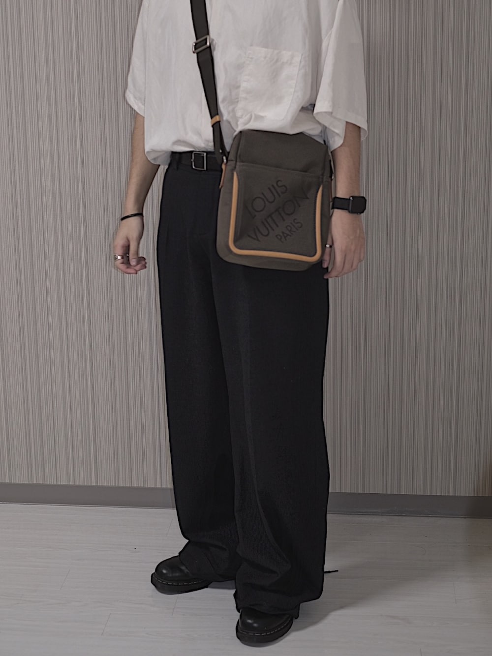 「mode」｜「KENZOのアイテム（スラックス、ブラック系）」を使った、umi さん（メンズ・174cm）の夏コーディネートの1枚目の写真