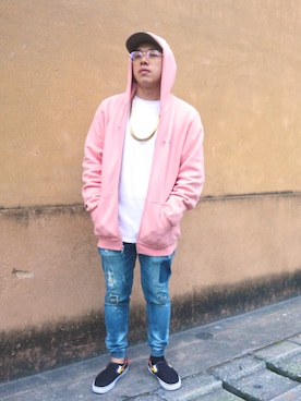「アイテム（スタジャン、ピンク系）」を使った、ZION P (MC耀宗）さん（メンズ・170cm）の冬コーディネート