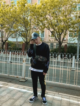 「STUSSY（ステューシー）のアイテム（バッグ）」を使った、ZION P (MC耀宗）さん（メンズ・170cm）の春コーディネート
