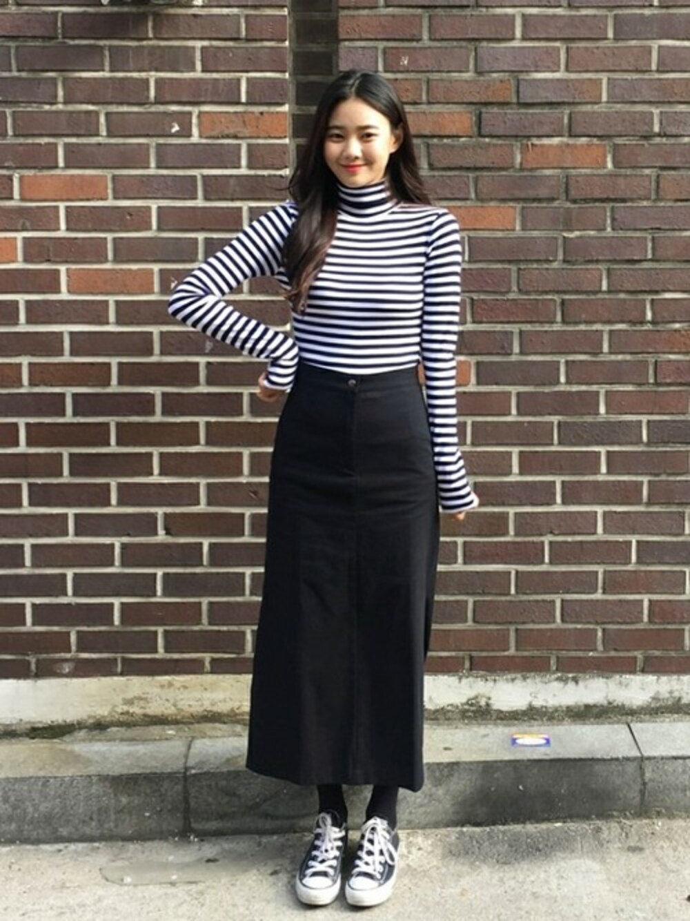 「カジュアル、シンプル、シンプルコーデ、シンプルスタイル、カジュアルコーデ、韓国ブランド、韓国ファッション、mixxmix、韓国スタイル、カーリーカジュアル」｜「mixxmixのボーダータートルネックTシャツ（その他トップス、ブラック系）」を使った、mixxmixさん（レディース・164cm）の冬コーディネートの1枚目の写真