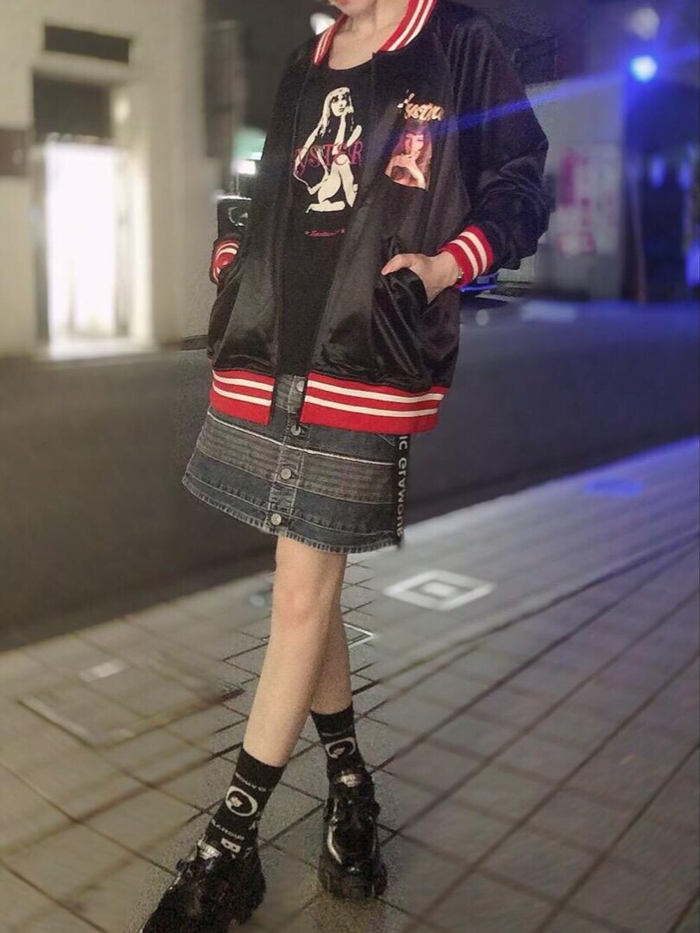 「アウター、スカート、ミニスカート、ベルト、ヒステリックグラマー、ユニセックスアイテム、でにむ、hysteric glamour、Ｔシャツ、コンバットシューズ」｜「HYSTERIC GLAMOURのLOGO テープベルト（ベルト、ブラック系）」を使った、Hazukiさん（レディース・159cm）の秋コーディネートの1枚目の写真