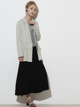 「アイテム（ニット/セーター、シルバー系）」を使った、alcali/Soffitto EC担当さん（レディース・161cm）の春コーディネート