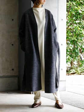 「スリット」｜「アイテム（トレンチコート）」を使った、alcali/Soffitto EC担当さん（レディース・160cm）の秋コーディネート