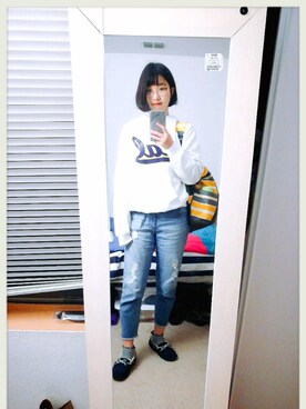 「学校」｜「アイテム（スウェット）」を使った、舟エリさん（レディース・173cm）の冬コーディネート