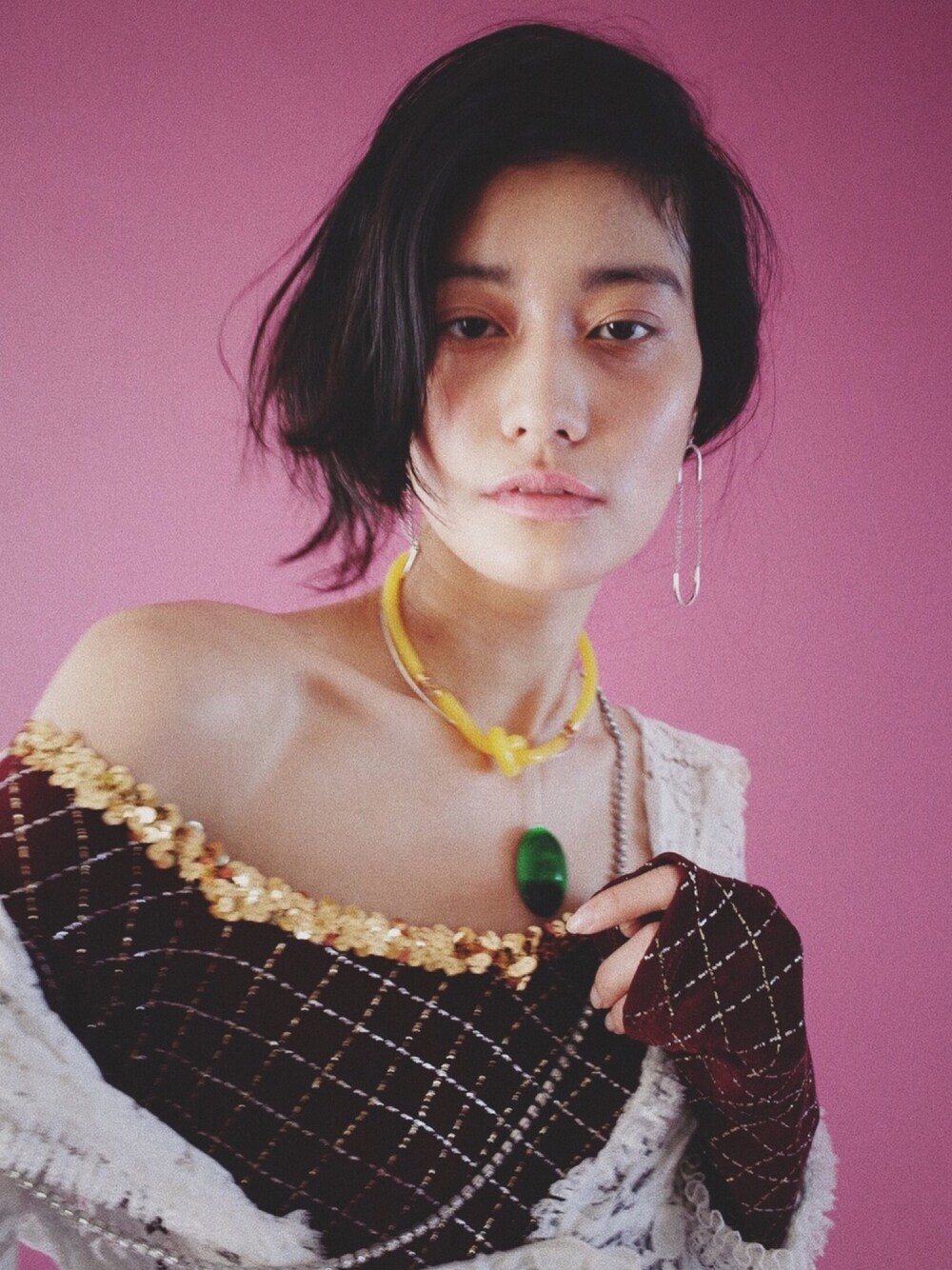 「VTOPIAのLAST HEART CHOKER SILVER（チョーカー、グリーン系）」を使った、DEPT／mother／VTOPIAさん（レディース・150cm）の冬コーディネートの1枚目の写真