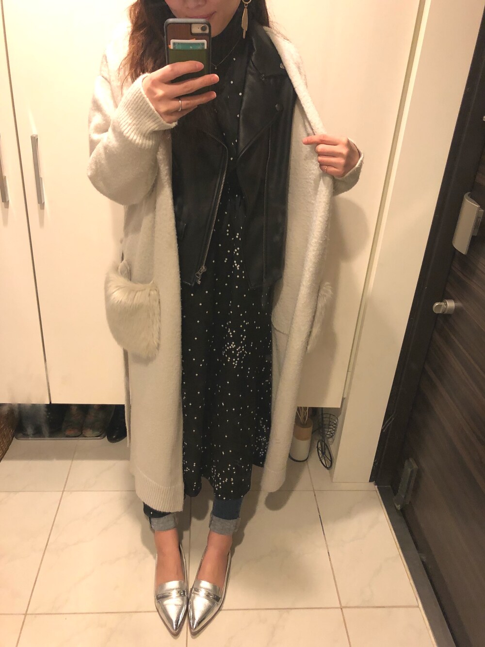 「MERCURYDUOのアイテム（その他アウター、グレー系）」を使った、めぐみさん（レディース・158cm）の冬コーディネートの1枚目の写真