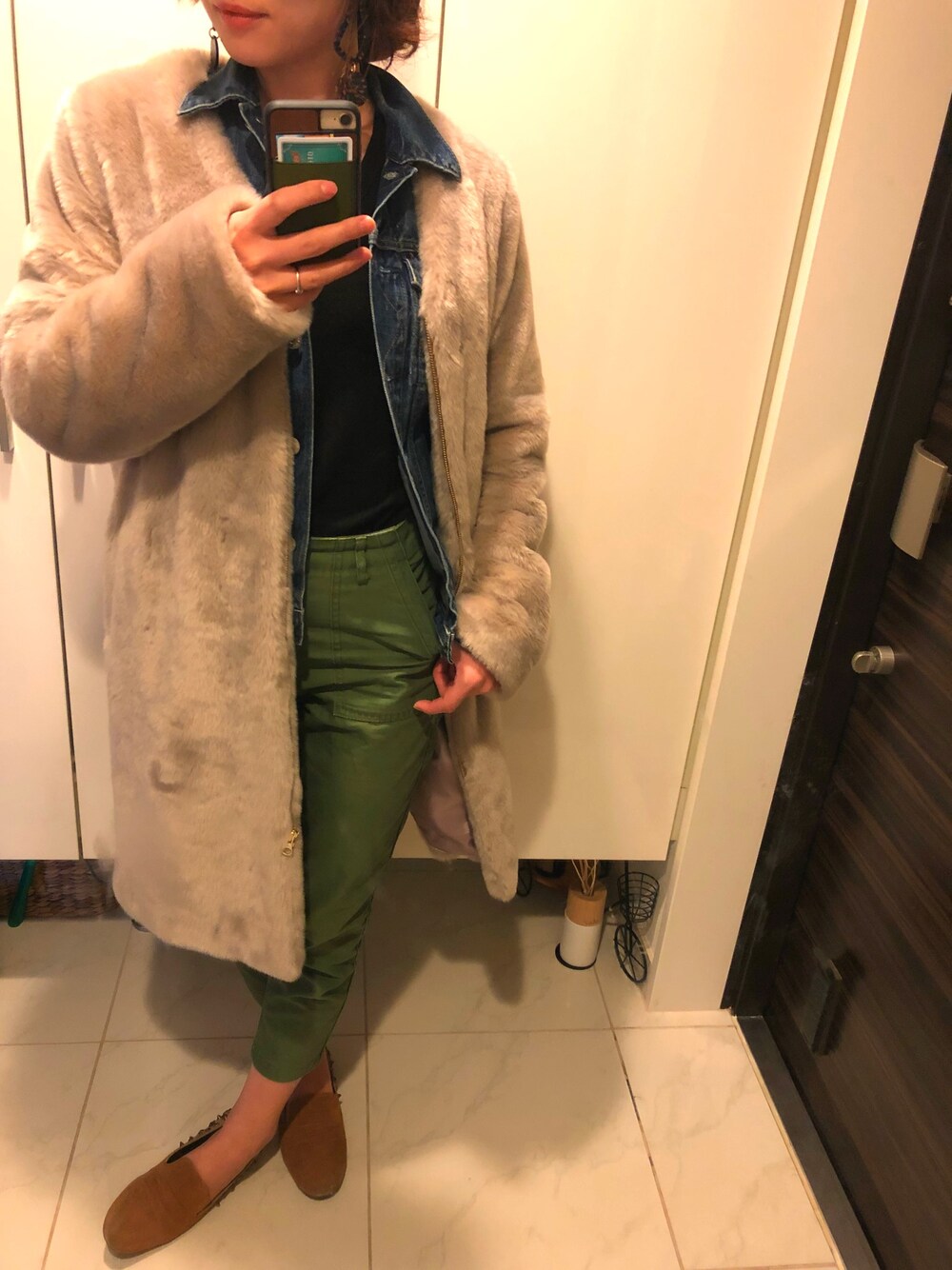 「JOURNAL STANDARD relumeのアイテム（その他パンツ、グリーン系）」を使った、めぐみさん（レディース・158cm）の冬コーディネートの1枚目の写真