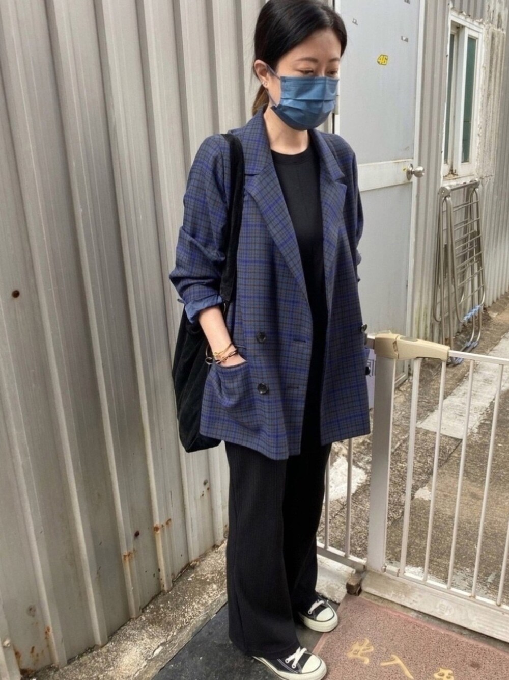 「MERLOTのアイテム（チノパンツ、ブラック系）」を使った、jσεɕɕɕɕɕさん（レディース・157cm）の冬コーディネートの1枚目の写真
